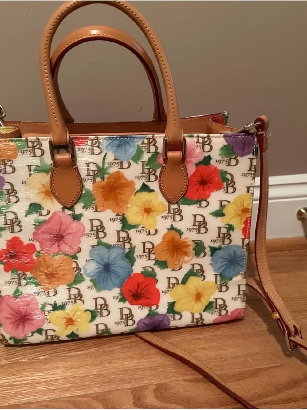 NWOT Dooney & Bourke Floral Tote-Beautiful!